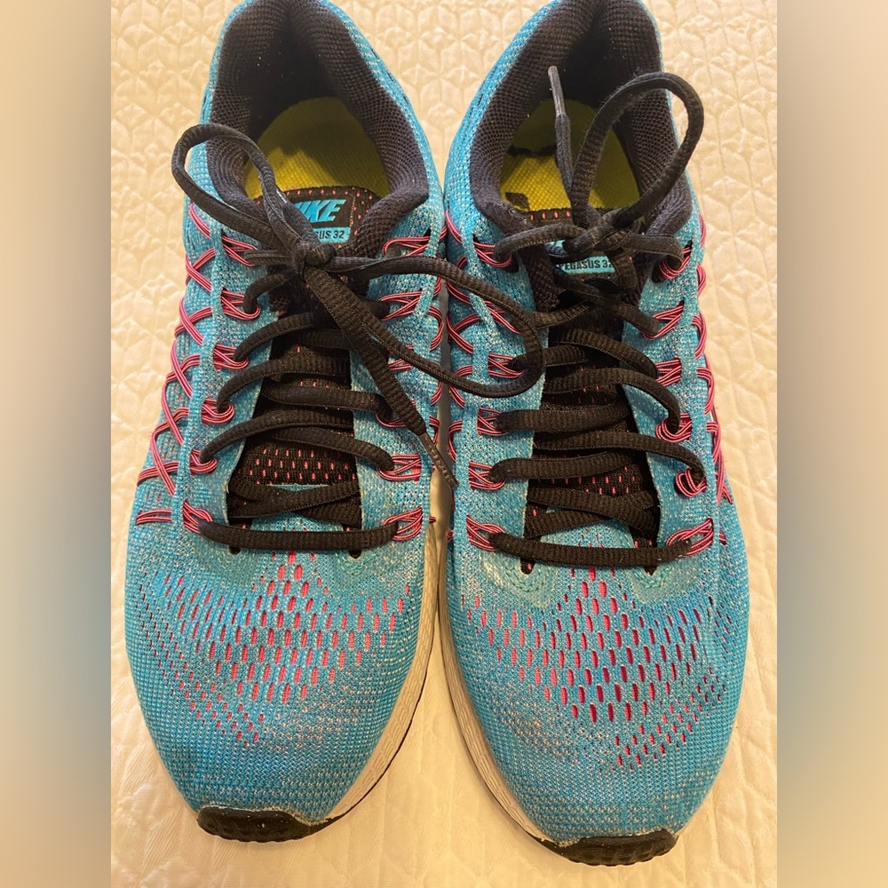 Women’s Zoom Pegasus 32 Blue Pink Sneaker Shoe size 10